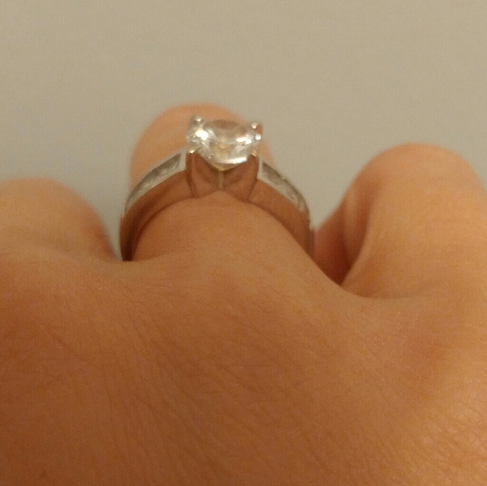 VINTAGE FAUX DIAMOND RING 💎 - Picture 2 of 8